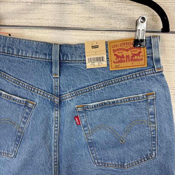 Levi's Women's 501 Medium Wash High Waisted Denim Shorts Size 30 - Picture 6 of 9